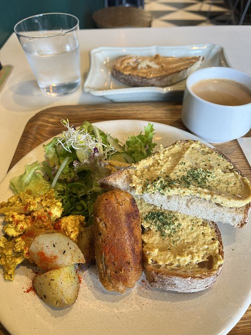 English breakfast   at Optimus Cafe in Osaka