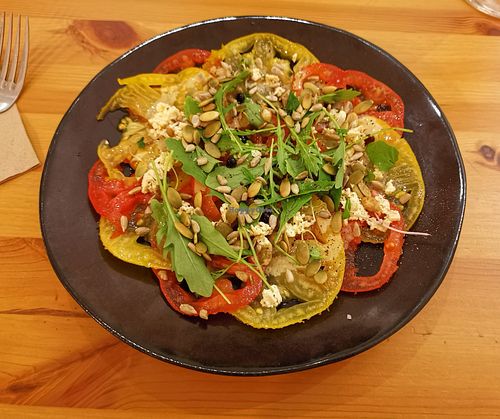 Tomato carpacchio with molecular kitchen bubbles filled with balsamic vinegar at Ventre Content in Liege