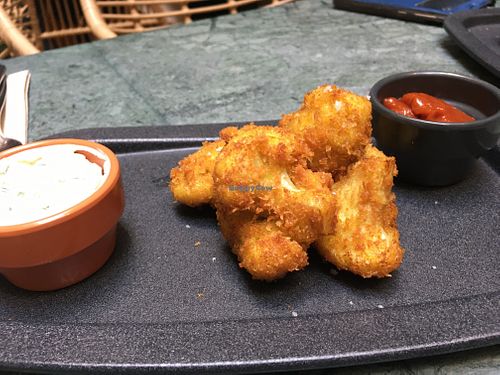 Appetizers cauliflower chicken wings at The Green Affair - Chiado in Lisbon