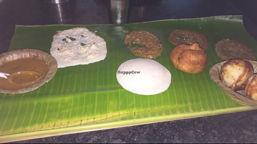 idli chutneys Sambar on banana leaf at Murugan in Chennai