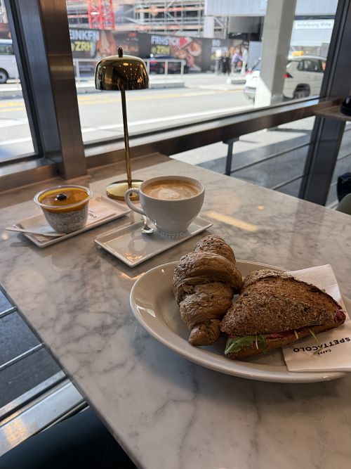   at Caffe Spettacolo - Bahnhof Stadelhofen in Zurich