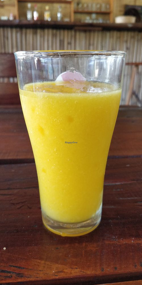 Mango & lemon shake at Green Climbers Home in Thakhek