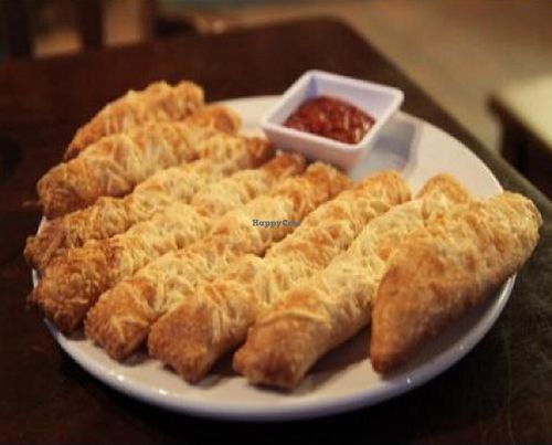 veganized garlic bread sticks at Pizza Guru in Santa Barbara