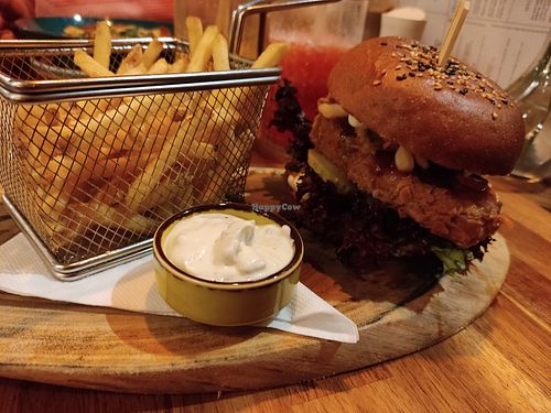 Korean chicken birger at Palo Verde in Prague