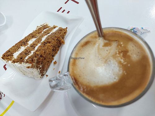 Vegan carrot cake + cortado with soy milk at Hi! Bubble tea Patisserie in Gran Canaria