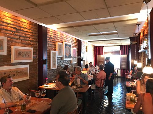 Dining area at Nez Bistrô in Recife