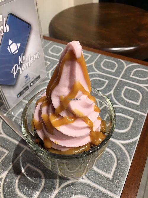 Deluxe cup with fruit, crunchy topping, and sauce choice  at Mahalo Acai in Makati