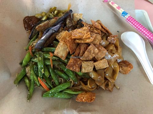 Breakfast $3 at 3 Veg Rice 三菜白饭 - Yishun in North Singapore