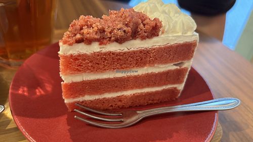 Red velvet cake  at Shochiku-en in Tokyo