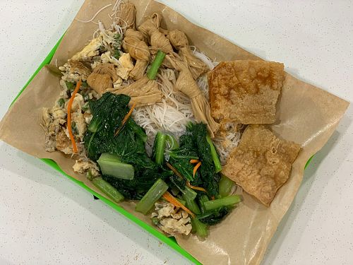 Economic bee hoon with green vegetables and etc
Photo by Henry Lau aka Mr Purple at Guang Yuan 广缘 - Hougang in Northeast Singapore