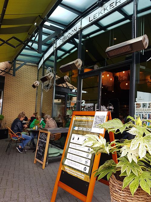 The entrance and terrace at Annie in Berkel En Rodenrijs