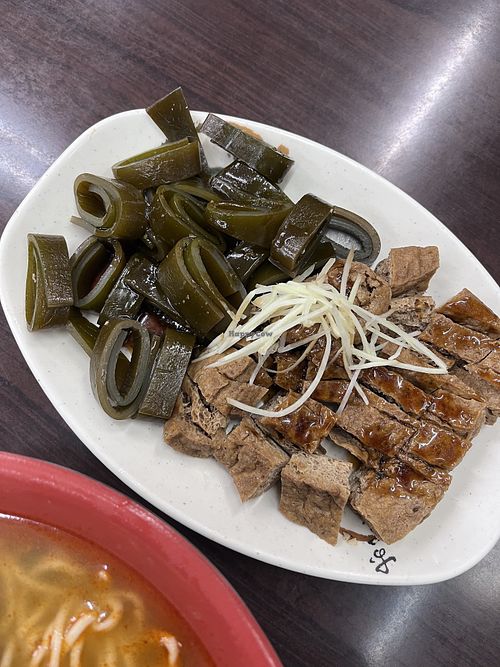 Sea weed ($40) + dry tofu ($35)  at Kè LáiYuán Sù Fāng 客來源素坊 in Taipei