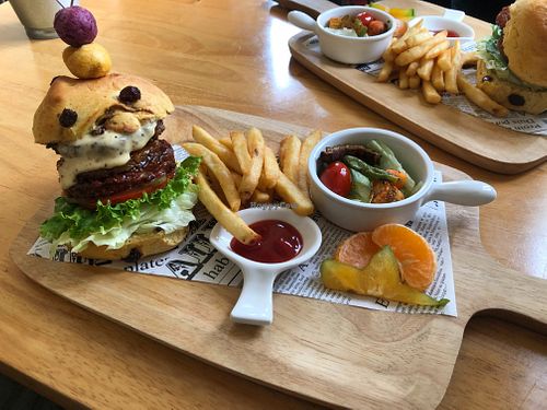 Tempeh BBQ burger at PP99 品品 in Wujie