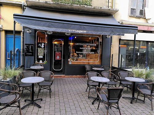 Entrance/Terrace at Le Tres Superbe in Chartres