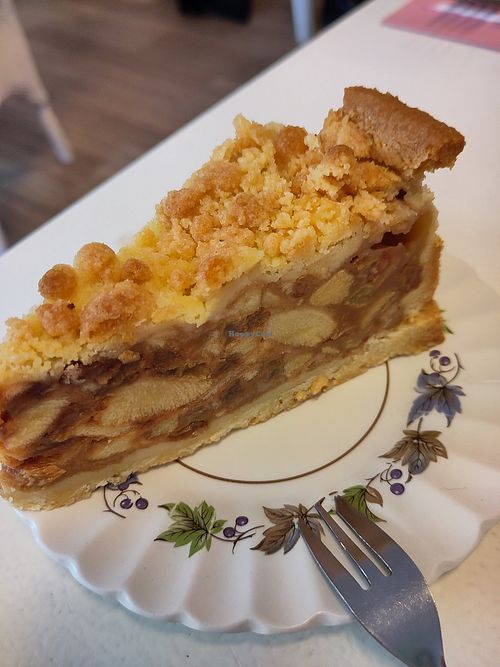 Pre-made apple cake at Bij Daan in Zoetermeer