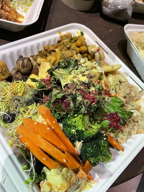 Food bar 😭   at Down to Earth - Store and Deli in Kahului