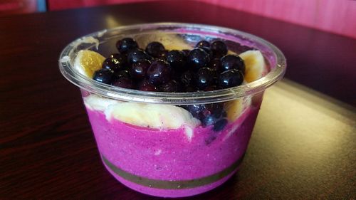 Dragon fruit bowl with bananas and blueberries at Down to Earth - Store and Deli in Kahului