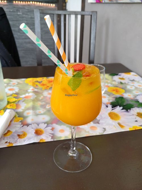 Mango lime tonic at Vegan Vacation in Bergen