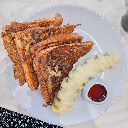 vegan french toast with banana and maple syrup at Lily and Rose in Bearsden