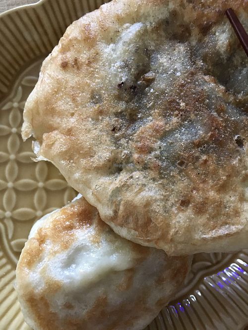 Pepper pie and fried bun  at Xiāng ShīFù Sù Shuǐ Jiān Bāo 香師傅素水煎包 - Maybe closed in Tainan