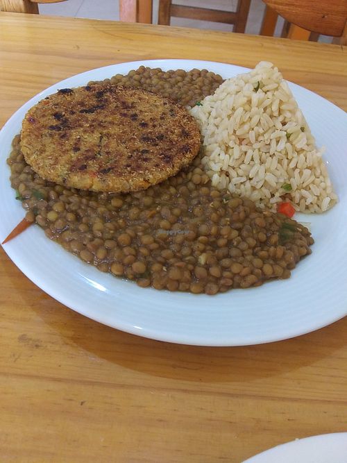 Brown rice pyramid, quinoa patty and lentils at Ganimedes in Piura
