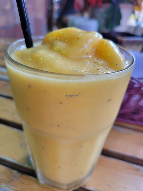 Mango smoothie at La Bohème in Willemstad