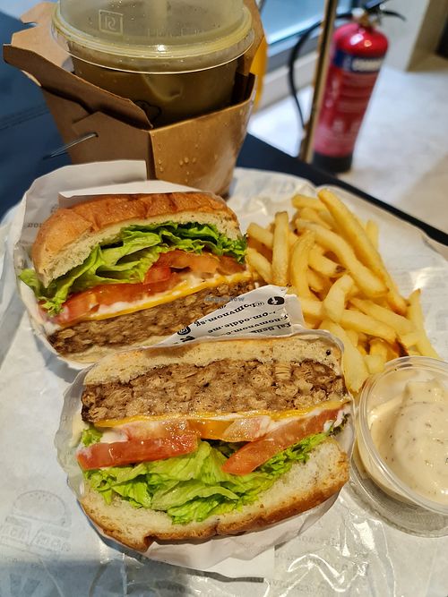 Cheezeburger with Truffle Fries ~ 5/4/22 at Mong Cha Cha Cafe 夢茶茶 in Central Singapore