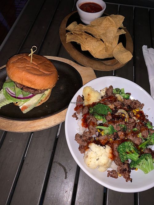 Vegan dinner at Caddy's On Central in St Petersburg