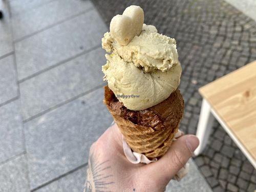 ice cream from actual ingredients (no powder) at Brotgefuehle in Leipzig