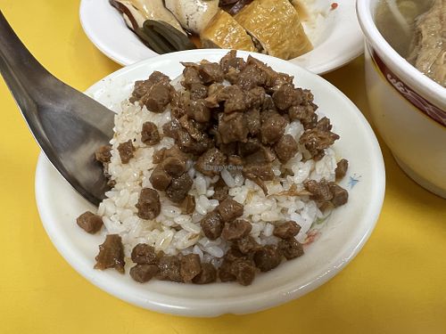 Braised pork rice (small) 30 ntd 8.5/10  at NíngXià SuíYuán 寧夏隨緣素食 in Taipei