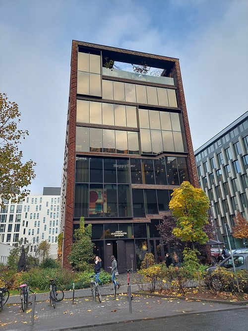 Tolle Location am Ostend at Leuchtendroter in Frankfurt