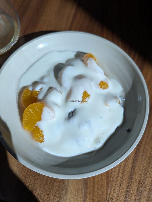 Joghurt mit Mandarinen at Leuchtendroter in Frankfurt