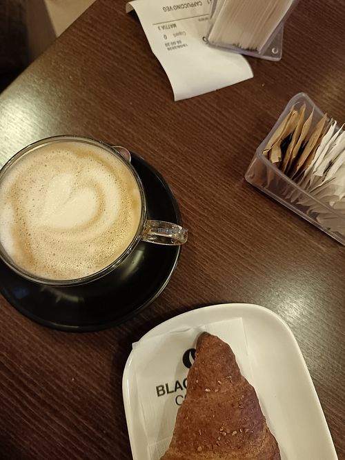 Cappuccino mit Hafermilch und Vollkorn-Marmeladen Croissant at Caffe Centrale in Fano