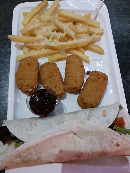 Twister wrap, nuggets & mini cheesy chips (all vegan) at K-Tapas in Albacete