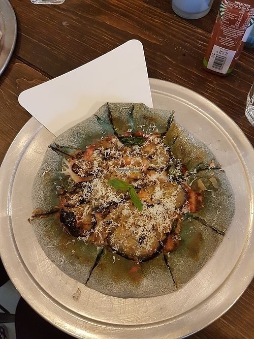Spirulina base with the vegan ricotta stuffed crust!!! at Picky Wops in East London