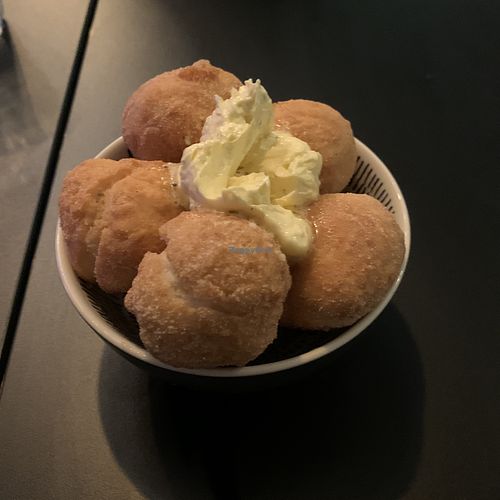 Dough balls with garlic butter at Picky Wops in East London