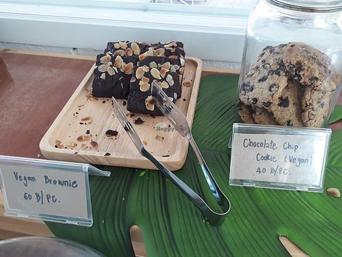 Vegan treats at What's Cup! in Koh Phangan