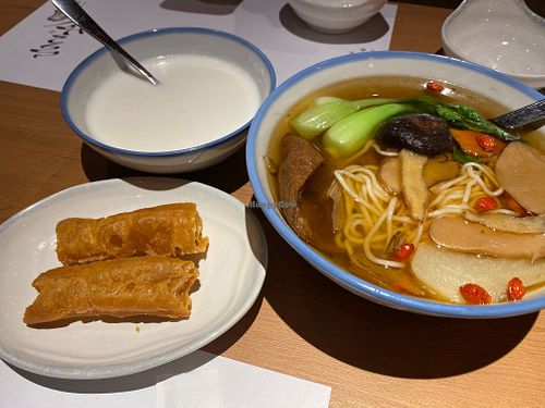 Almond milk and Noodle soup at Kōng Yě Sù MiànShí 空也素麵食 in Taichung