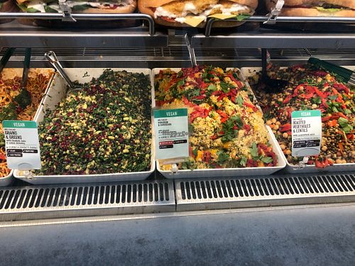 Clearly marked Vegan options at SYD - SumoSalad - T1 in Sydney