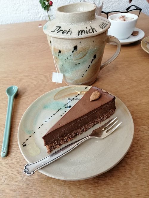 Schoko Mousse Kuchen und Tee at Alge in Villach