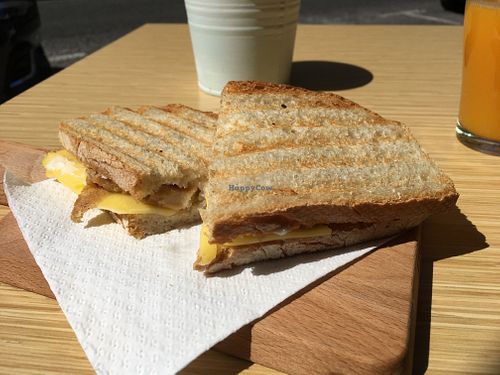Cheese and vegan chicken toast at Moko Veggie Café - Alvalade in Lisbon