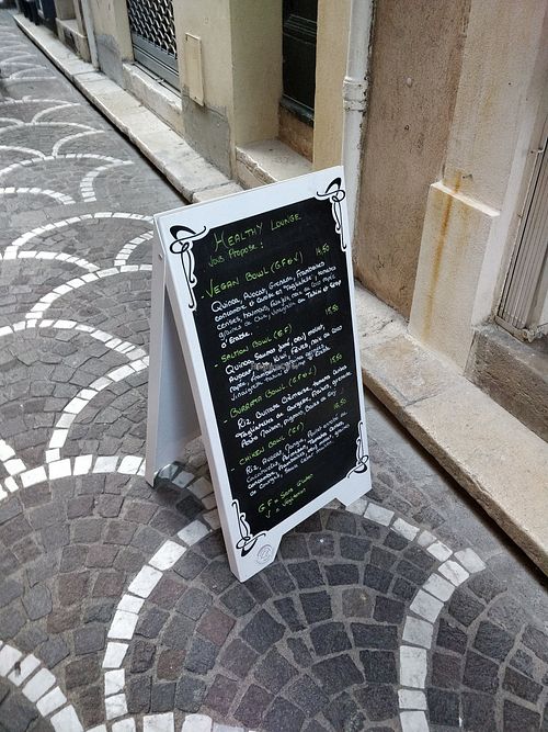 Vegan bowl at Healthy Lounge in Antibes