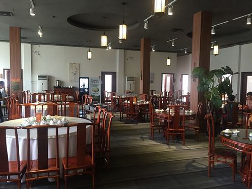 Main dining area at Lian Ci Su Shi in Guangzhou