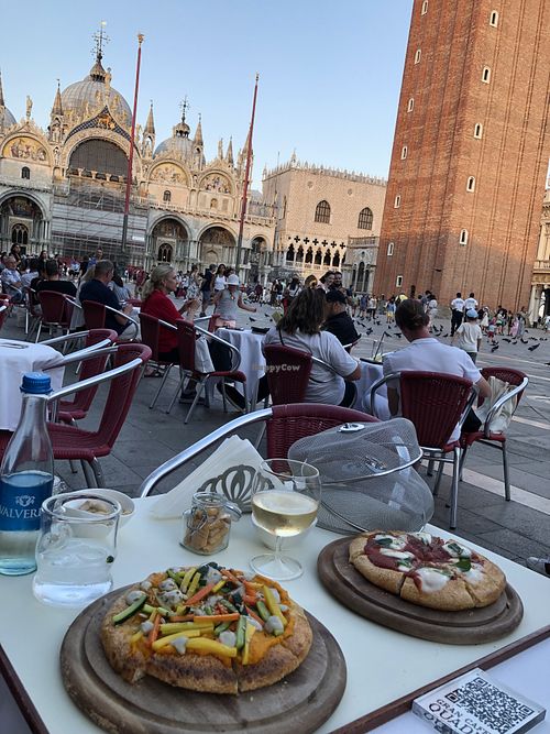 Vegan pizza left, pizza margharita right at Grancaffe Quadri in Venice