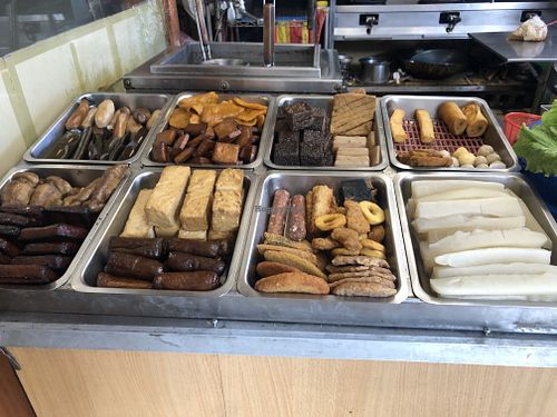 you can pick mock meat/ tofu outside at Guó Xiāng Yuán SùShí 國香園素食 in Hualien