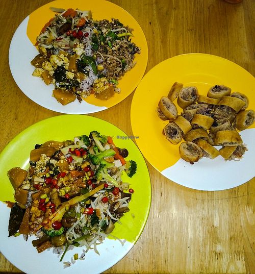 Spring Rolls and brown rice with various sides at Guwan Im in Udon Thani