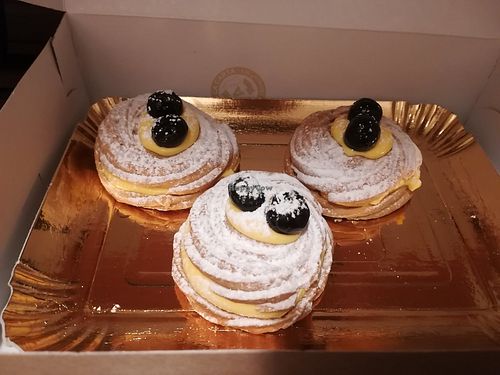 Zeppole di San Giuseppe at Zia Esterina in Garbagnate Milanese