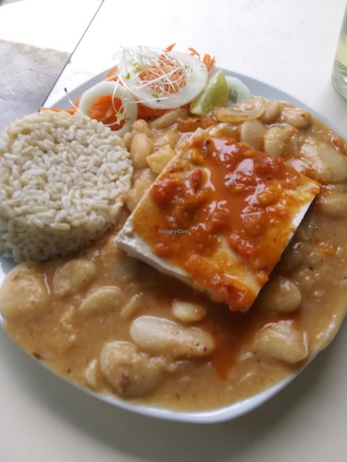Brown rice, tofu with tomato sauce and pallares (big lima beans) at Casa Vegetariana Luz y Salud in Lima