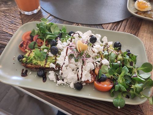 Vegan avocado toast at Fräulein Liese in Aschaffenburg