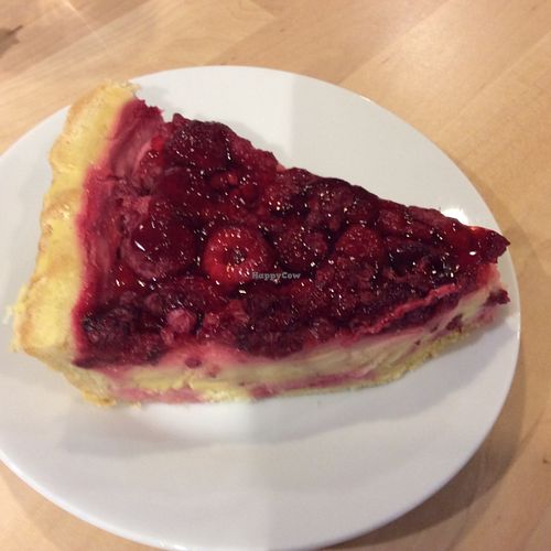 Raspberry vegan cheese cake at Loving Hut - Na Porici in Prague